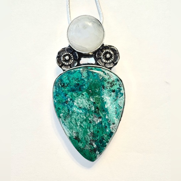 2 inch, Long Chrysocolla and Rainbow Moonstone pendant on a silver chain. - Picture 3 of 5